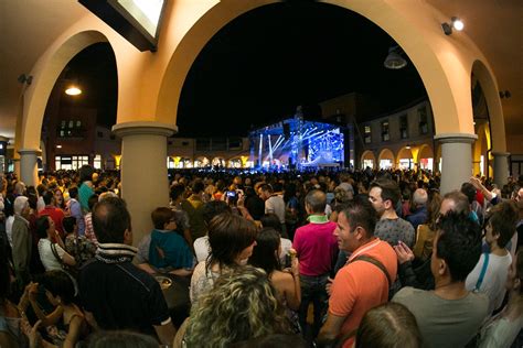 Il Maltempo Non Ferma La Notte Delle Stelle Oltre Mila Persone All