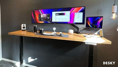 Curved Computer Monitors: Exploring The Pros and Cons - Desky USA