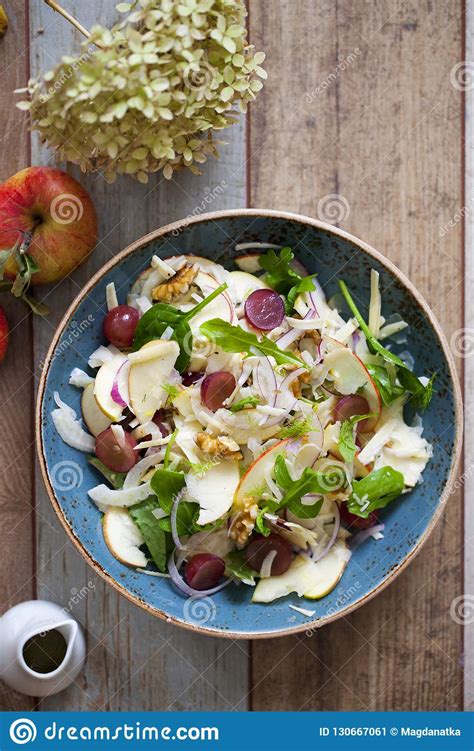 Apple and Fennel Salad with Walnuts and Greens Stock Image - Image of autumn, dish: 130667061