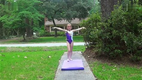 Sevengymnasticsgirls Gymnastics Splits And Leaps In The Air With Zoë 2014 Youtube