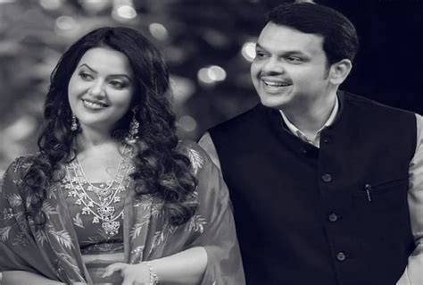 Devendra Fadnavis And His Wife Amruta Fadnavis Love Story In Hindi