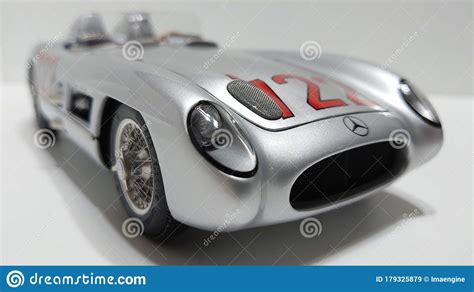 Modelo De Coche Cmc 118 Escala Mercedes Benz 300 Slr Conducido Por Sir