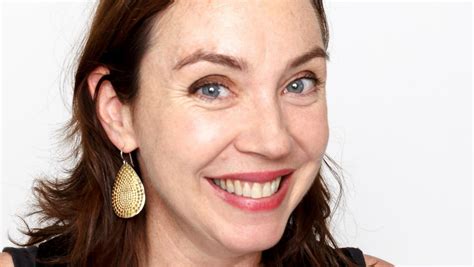 Stephanie Courtney Net Worth: A Closer Look at the Comedian’s Earnings! | Tilt Magazine