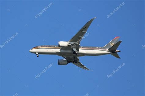 Royal Jordanian Boeing 787 Dreamliner Descending For Landing At JFK