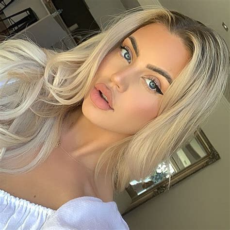 Gracie On Instagram A Selfie Blonde Beauty Selfie Beauty