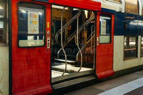 Tren Interior Del Od Del Estilo Retro Especial Que Va A Versalles Un