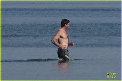 Hugh Jackman Goes Shirtless At The Beach In The Hamptons Photo 4468295