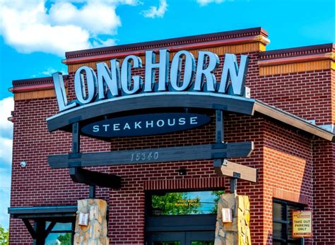 The 1 Unhealthiest Order At Longhorn Steakhouse According To A Dietitian