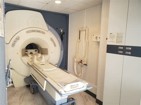 GE 2007 16X 8Chan HDx 1 5T Mobile MRI System Inside A E W 102 PM