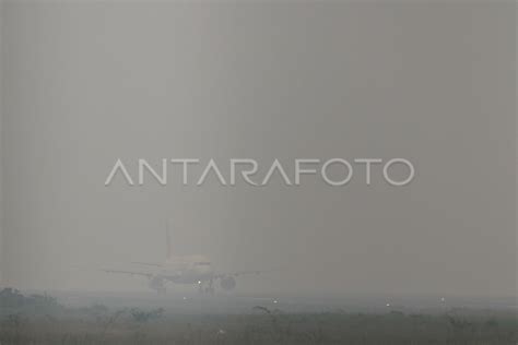 Jarak Pandang Di Bandara Tjilik Riwut Antara Foto