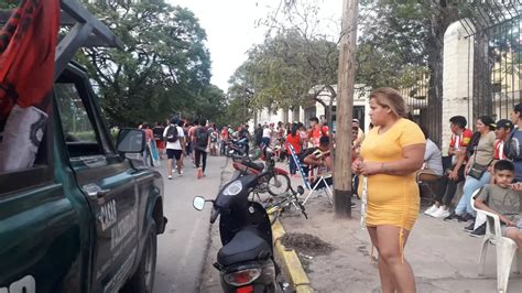 Los Hinchas De San Mart N Hacen Largas Colas Para Conseguir Una Entrada