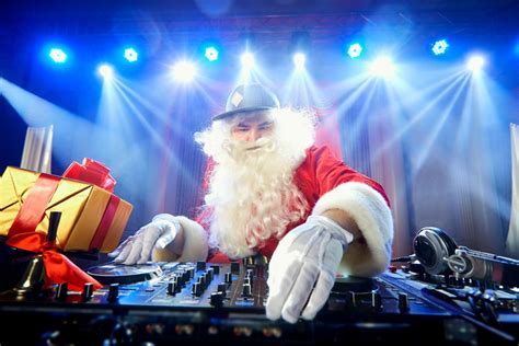 This Vancouver Radio Station Is Now Playing Christmas Tunes Around The