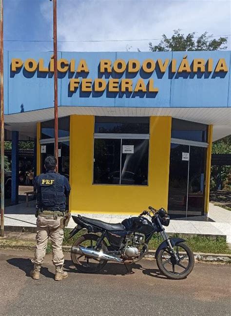 PRF apreende moto adulterada no bagageiro de um ônibus rodoviário em