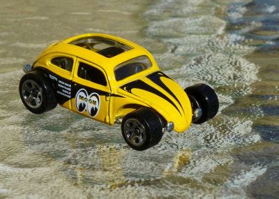 Hot Wheels 2014 VW Beetle Custom Mooneyes On F Tumbex