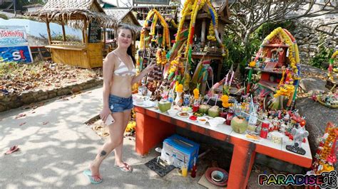 Brunette Girl Cassie Fire Licks A Dick And Goes Naked While On Holidays