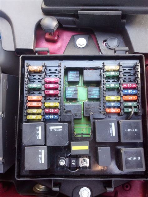 2001 Jaguar XJ8 Fuse Box Diagrams