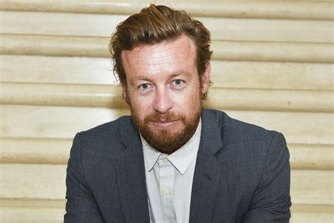 Simon Baker Darum Trennte Sich Der The Mentalist Star Von Seiner