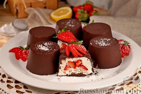 Рецепт: Творожные сырки в шоколаде, с клубникой на RussianFood.com