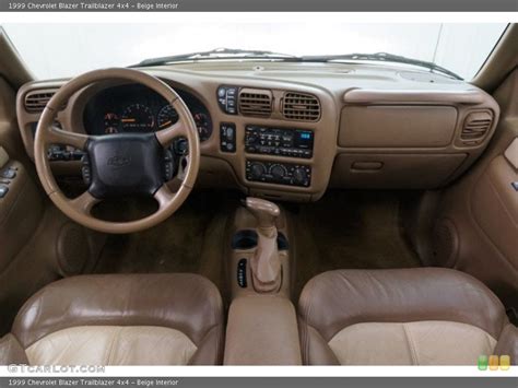 Beige Interior Photo for the 1999 Chevrolet Blazer Trailblazer 4x4 #99981861 | GTCarLot.com