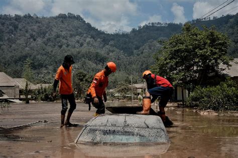 Ratusan Relawan Semeru Terima Perlindungan BPJS Ketenagakerjaan