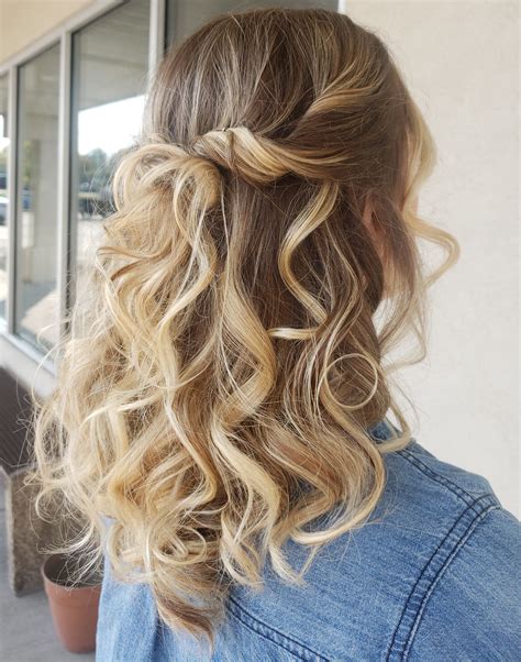 79 Stylish And Chic Easy Half Up Half Down Curly Hairstyles For New