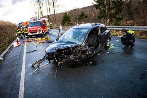 B T Dlicher Verkehrsunfall Zwischen M Hnesee Und Arnsberg