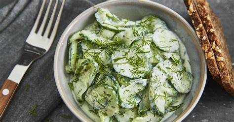 Gurkensalat Mit Saure Sahne Dressing Schmeckt Uns Zur Gurkensaison