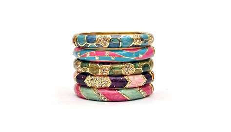 How To Wear Bangles Fit Sizing And Styling Shiels Shiels Jewellers