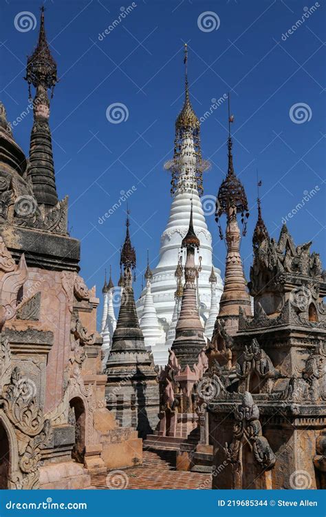 Stupa En El Templo Budista Kakku Myanmar Foto De Archivo Imagen De