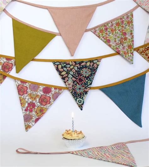 Pin By Kelly Gunn On Bunting In 2020 With Images Diy Bunting Fabric