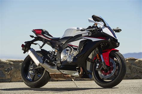 Yamaha Yzf R S Is A Superbike For Budget Oriented Riders