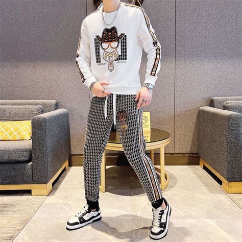 Костюм спортивный Fendi - купить с доставкой по выгодным ценам в ...