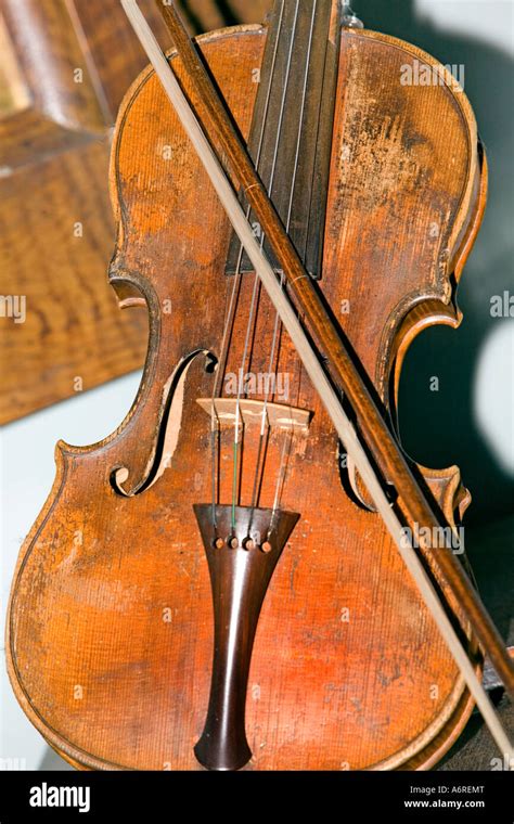 Violin Antique And Bow Fiddle Instrument Music Stock Photo Alamy