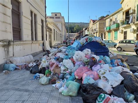 Chiude La Discarica Di Lentini Di Nuovo Emergenza Spazzatura In