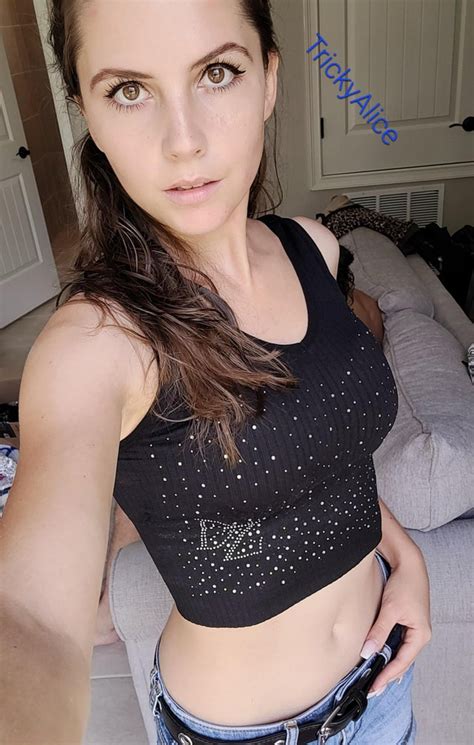 Hi There 🦇 23f R Selfie