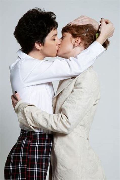 Besos y amor las fotos de los famosos por el Día Internacional del Orgullo Gay Infobae