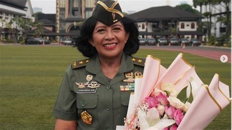 Profil Mayjen Dian Andriani Ratna Dewi Perempuan Pertama Di TNI AD