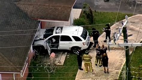 Suv Slams Into House In Miramar No Injuries Residents Say Crashes In