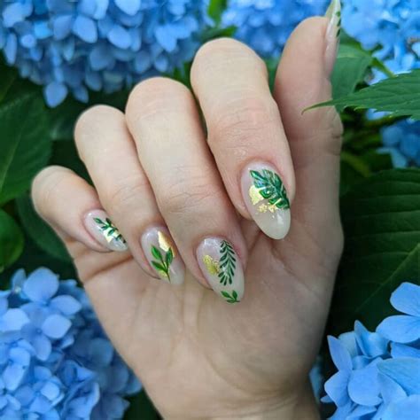 27 Graceful Plant Nail Art Designs