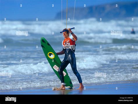 Kite Surfing in Watergate Bay Cornwall Stock Photo - Alamy