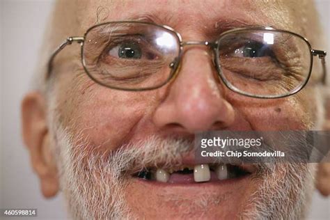 Cuba Releases Alan Gross Held In Prison For 5 Years Photos And Premium High Res Pictures Getty