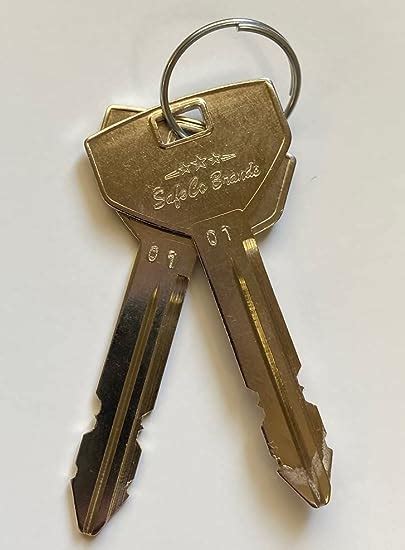 2 Keys For Snugtop Toppers Key Codes 001 100 Safeco Brands 046