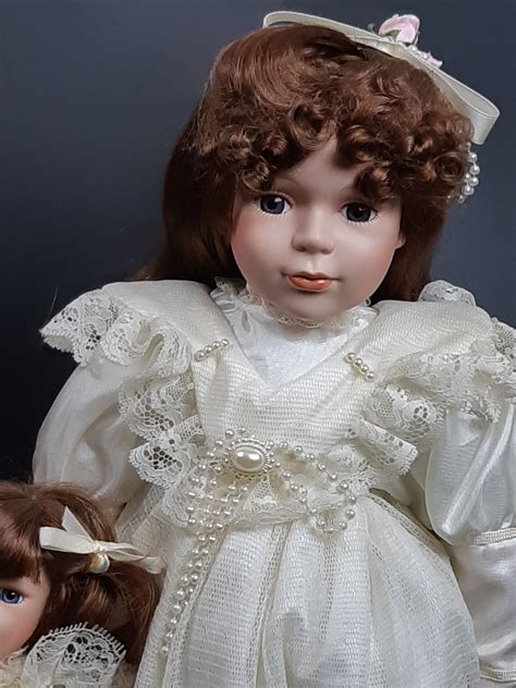 A51 Пара фарфоровых кукол Мама и дочка. Винтаж. Leonardo. Англия