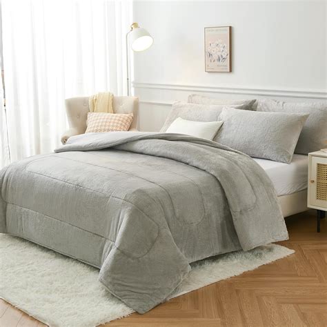 Amazon YIYEA Faux Fur King Size Comforter Set 1 Fluffy Luxury