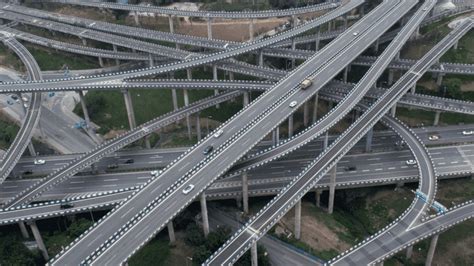 Watch A Labyrinth-Like 20-Lane Interchange In China In Actio