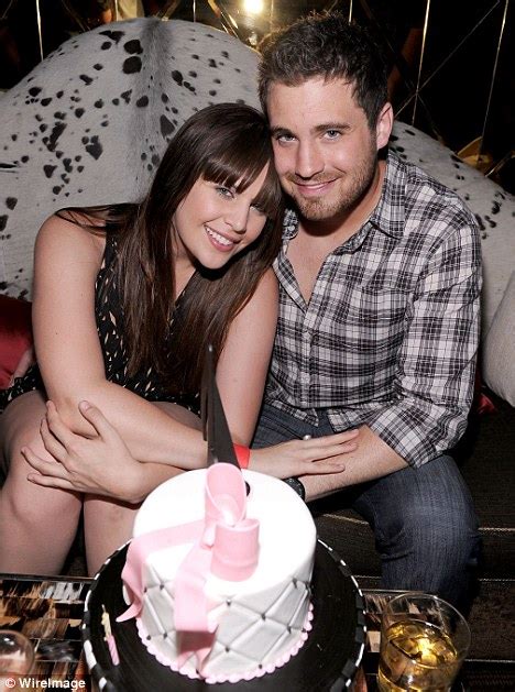 Lady Antebellum Singer Hillary Scott Engaged To Drummer Beau Chris Tyrell Daily Mail Online