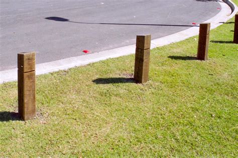 Australian Hardwood Timber Bollards For Parks And Traffic Control From