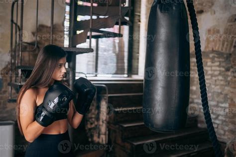 Young woman boxing workout at the gym 11752483 Stock Photo at Vecteezy