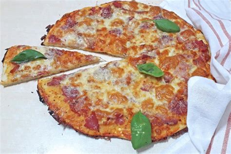 Pizza Cu Sunca Mozzarella Si Parmezan