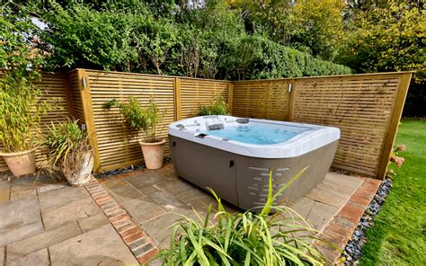 5 Most Solid And Durable Hot Tub Bases An Expert Review Byrossi